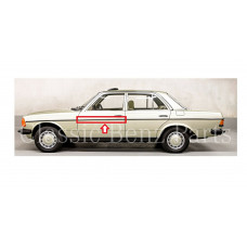 MERCEDES W123 FRONT LEFT DOOR MOULDING TRIM MERCEDES W123 FRONT LEFT DOOR MOULDING TRIM